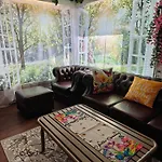 Relax & Recharge - A Unique Suite With A Touch Of Luxury - Hot Tub And Sauna Inspired Decor #Not A Real Sauna# Easy City Access - Direct Train 15 Min To City