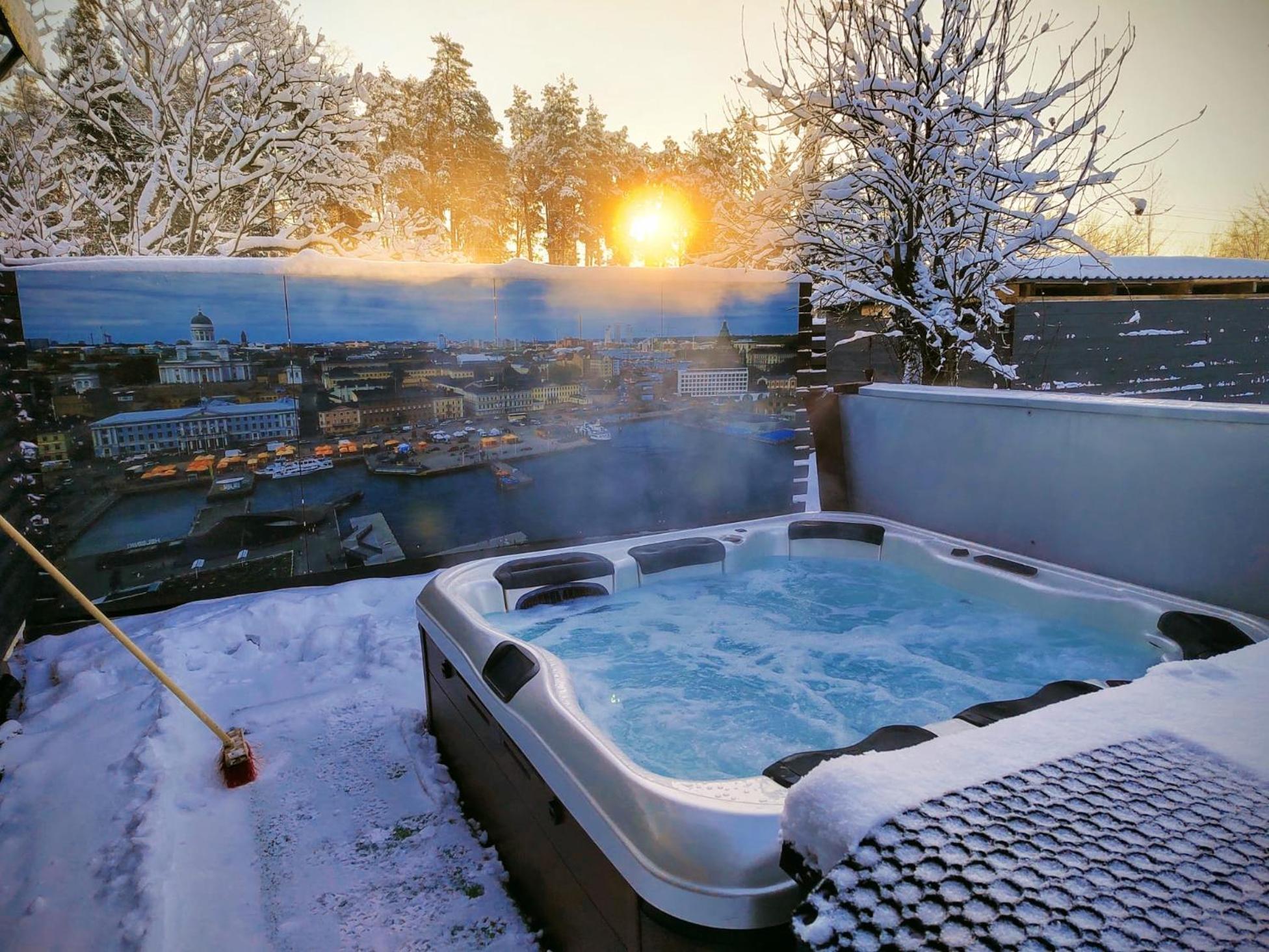 Appartement Relax & Recharge - A Unique With A Touch Of Luxury - Hot Tub And Sauna Inspired Decor #not A Real Sauna# Easy Access - Direct Train 15 Min To Helsinki