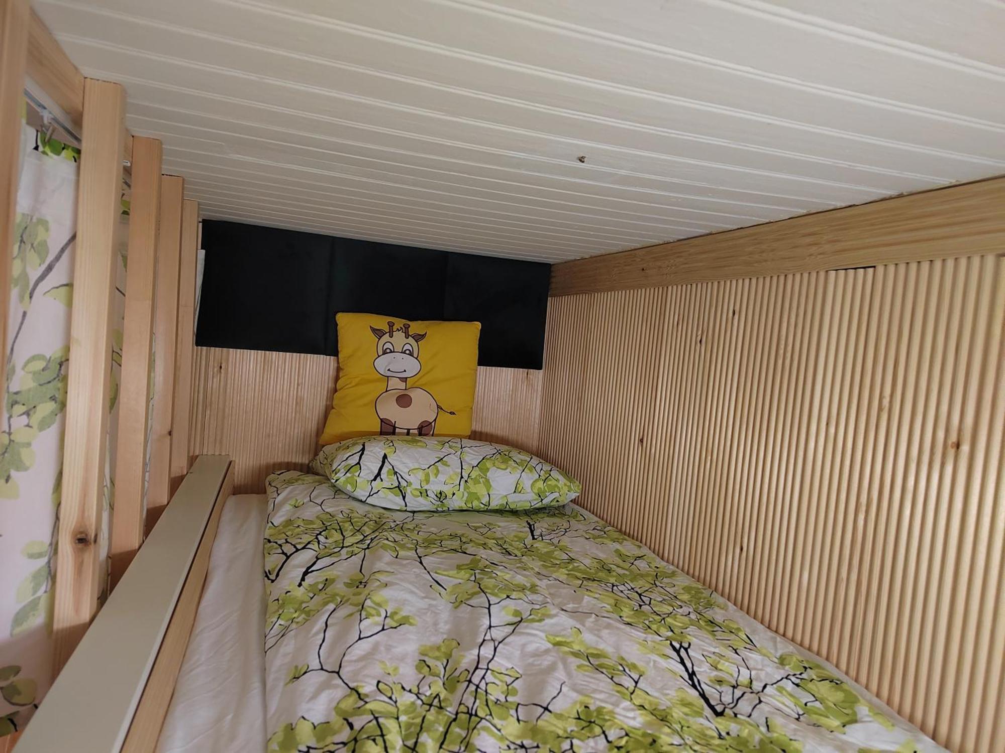 Relax & Recharge - A Unique With A Touch Of Luxury - Hot Tub And Sauna Inspired Decor #not A Real Sauna# Easy Access - Direct Train 15 Min To Appartement *