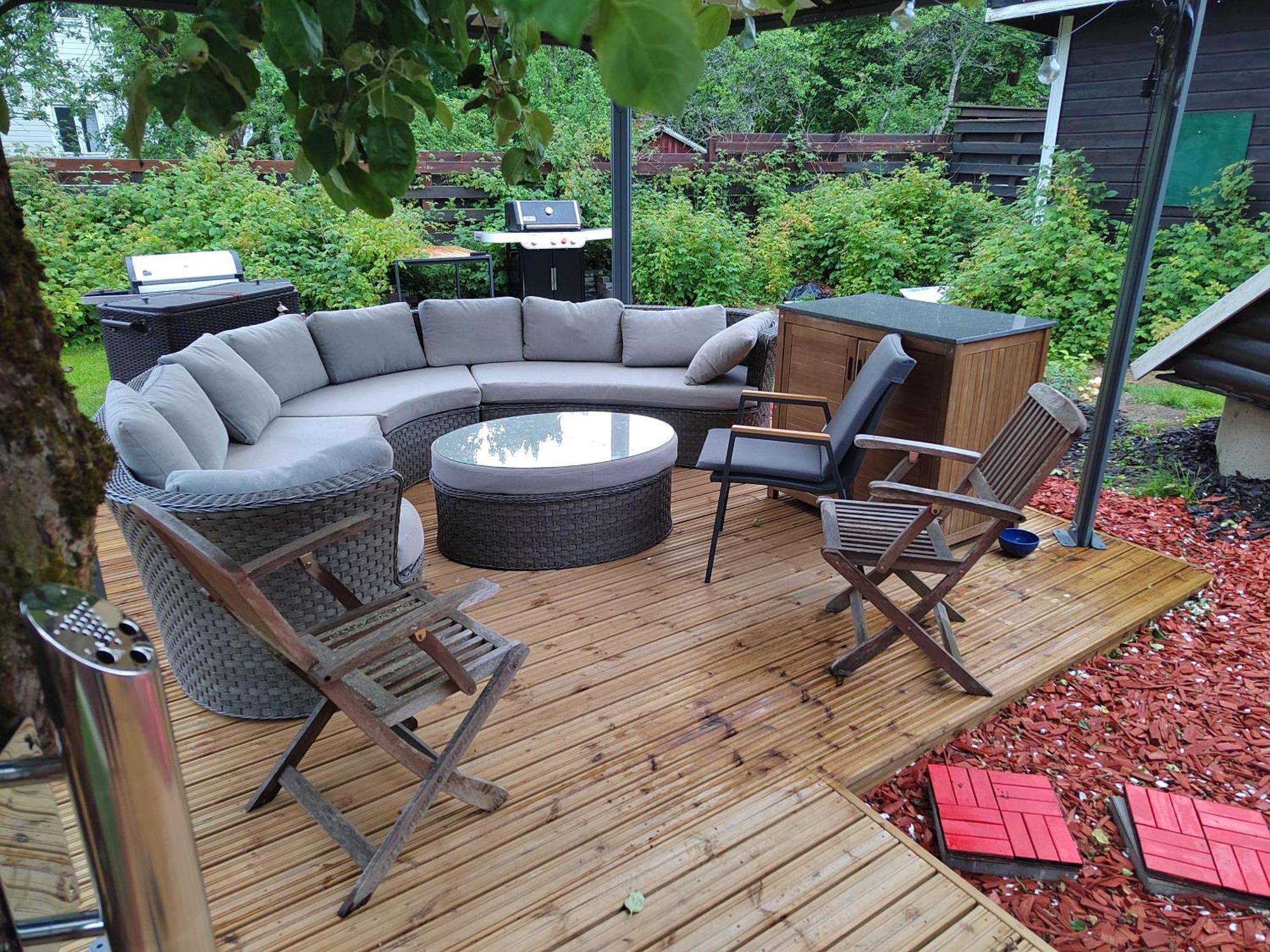 Relax & Recharge - A Unique With A Touch Of Luxury - Hot Tub And Sauna Inspired Decor #not A Real Sauna# Easy Access - Direct Train 15 Min To Appartement *