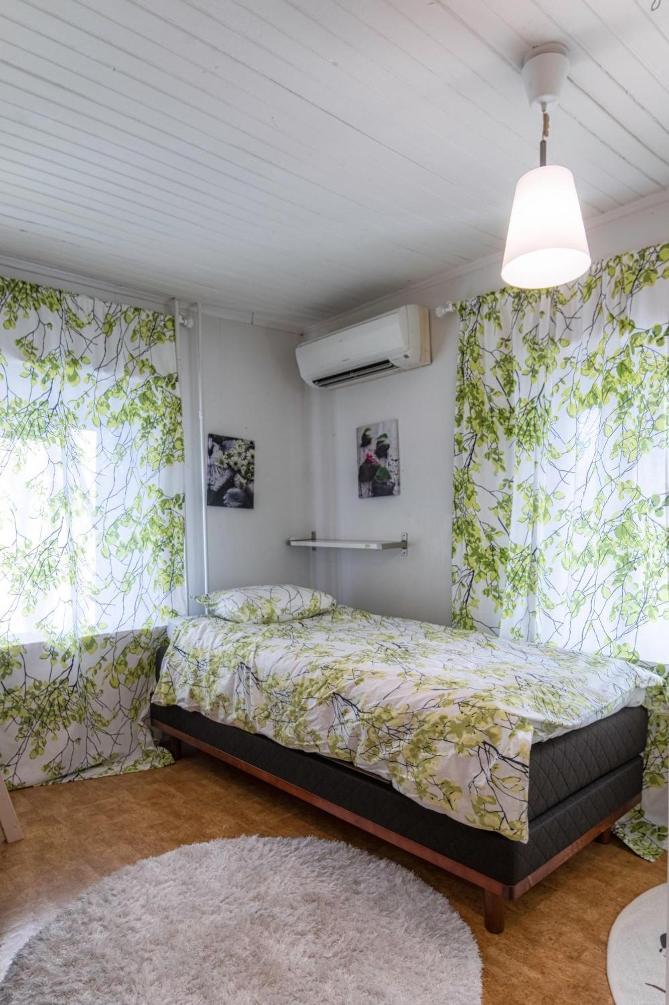 Relax & Recharge - A Unique With A Touch Of Luxury - Hot Tub And Sauna Inspired Decor #not A Real Sauna# Easy Access - Direct Train 15 Min To Appartement
