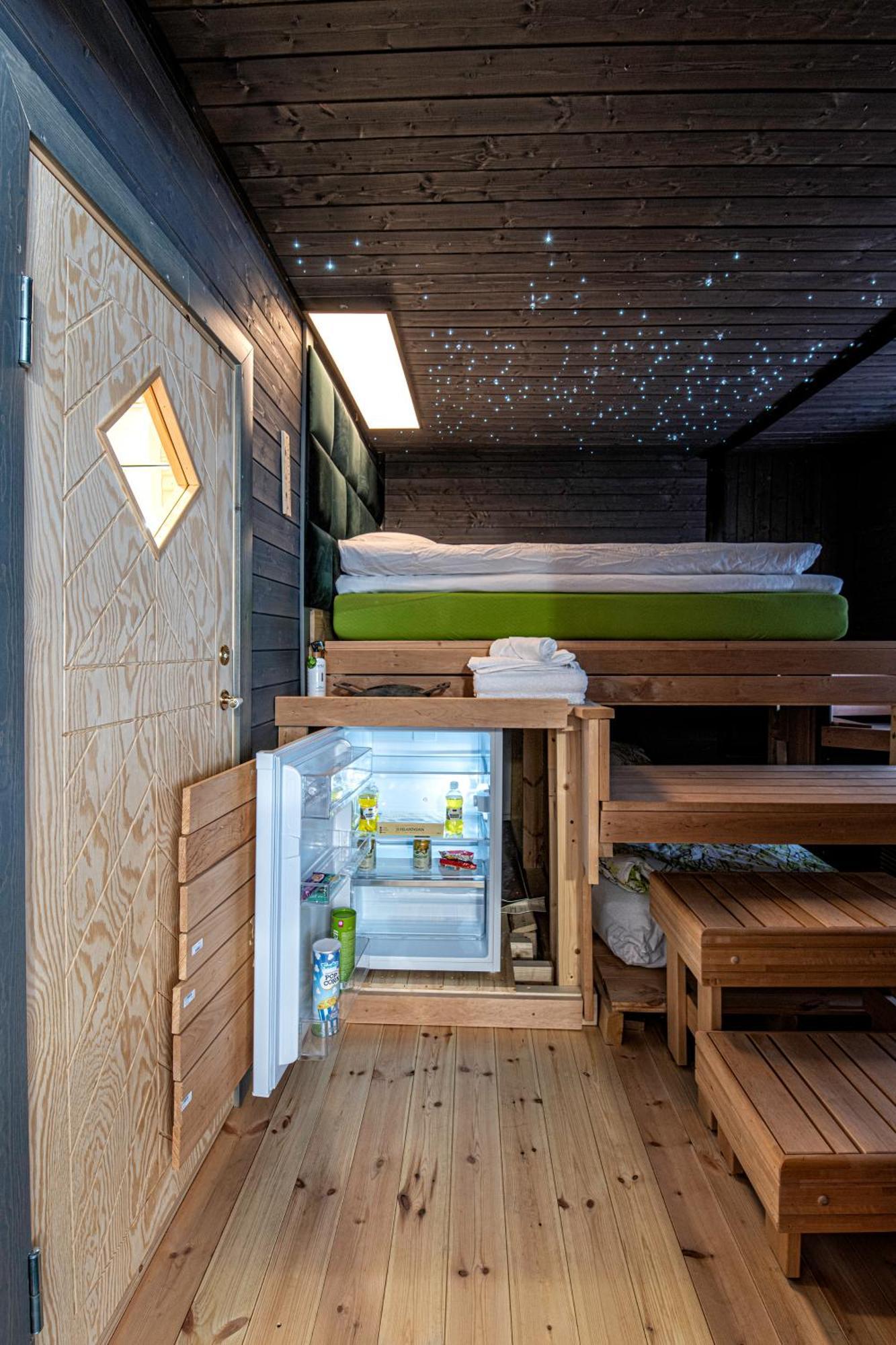 Relax & Recharge - A Unique With A Touch Of Luxury - Hot Tub And Sauna Inspired Decor #not A Real Sauna# Easy Access - Direct Train 15 Min To Appartement Helsinki